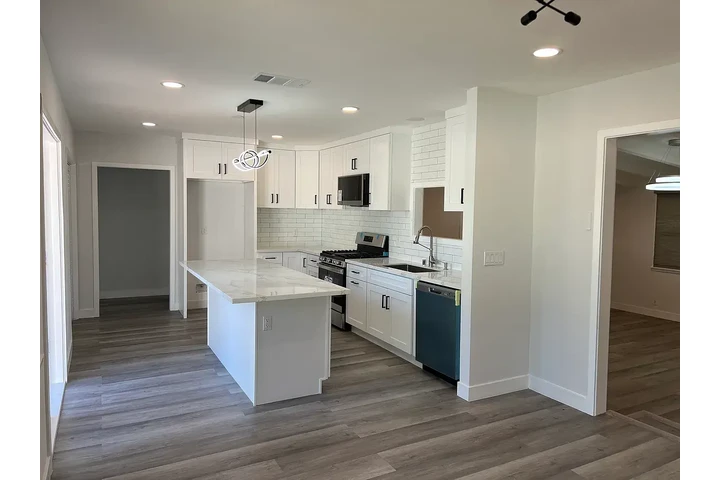 $1400 : Garden Grove - Available image 9