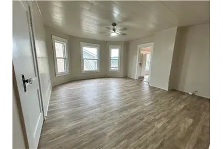 $700 : Rental property with 2 bedro image 4