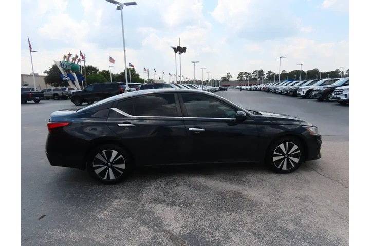 $20999 : Nissan Altima 2021 2.5 SV 4d image 10