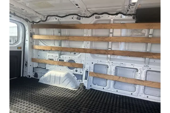 $33337 : Ford Transit 2024 250 3dr SW image 3