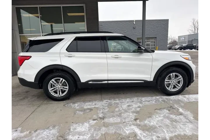 $31900 : Ford Explorer 2023 AWD XLT 4 image 9