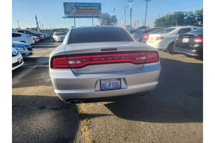 $9999 : 2012 Charger SE image 6