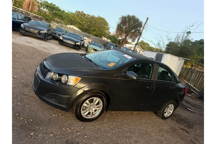 $3000 : Chevrolet Sonic 2015 ( CASH ) image 9