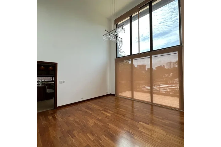 $1150000 : Casa Amplia en Venta en Zona 1 image 4