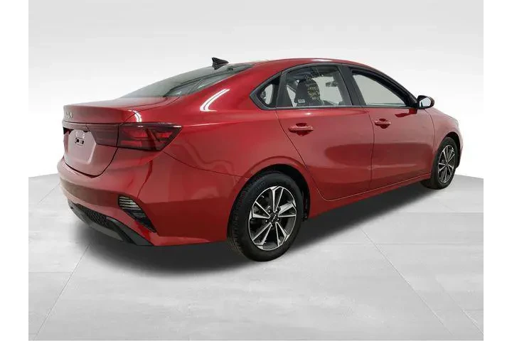 $15585 : Kia Forte 2024 LXS 4dr Sedan image 4