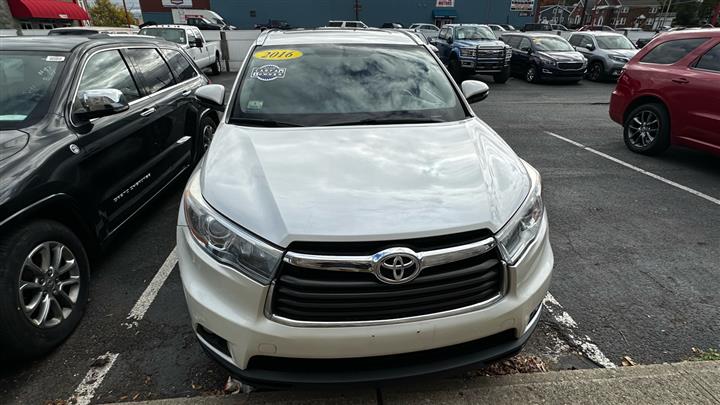 $15995 : 2016 Highlander image 2