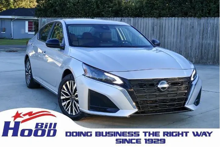 $18998 : Nissan Altima 2024 2.5 SV 4d image 1