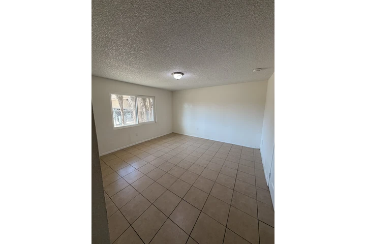 $2150 : Duplex Casa 2 Cuarto 2 Baños image 6