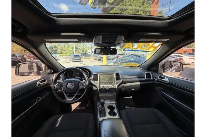 2016 Grand Cherokee Laredo image 5