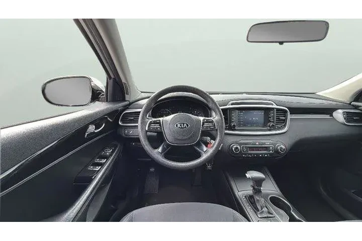 $12743 : Kia Sorento 2019 AWD S V6 4d image 9