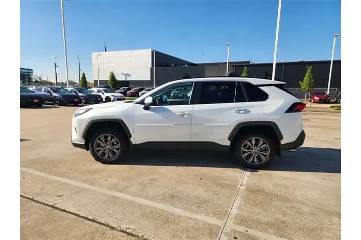 $39985 : Toyota RAV4 Hybrid 2025 AWD image 4