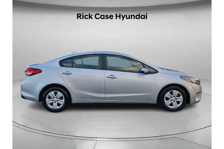 $12491 : Kia Forte 2018 LX 4dr Sedan image 4