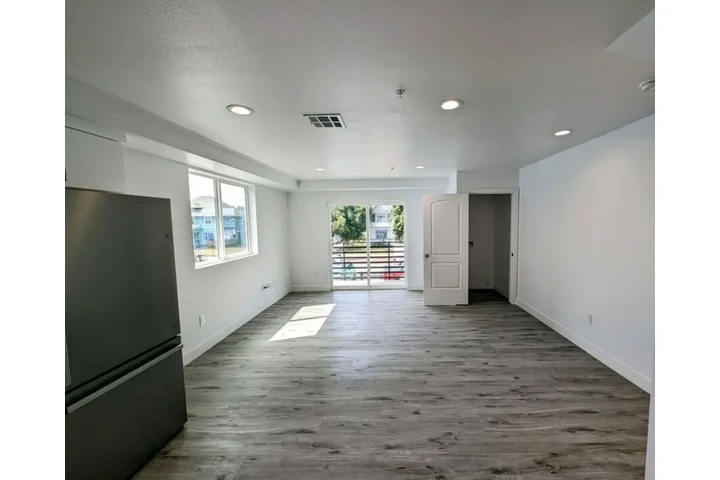$1500 : 1Bed/1Bath Apartment in LA image 2