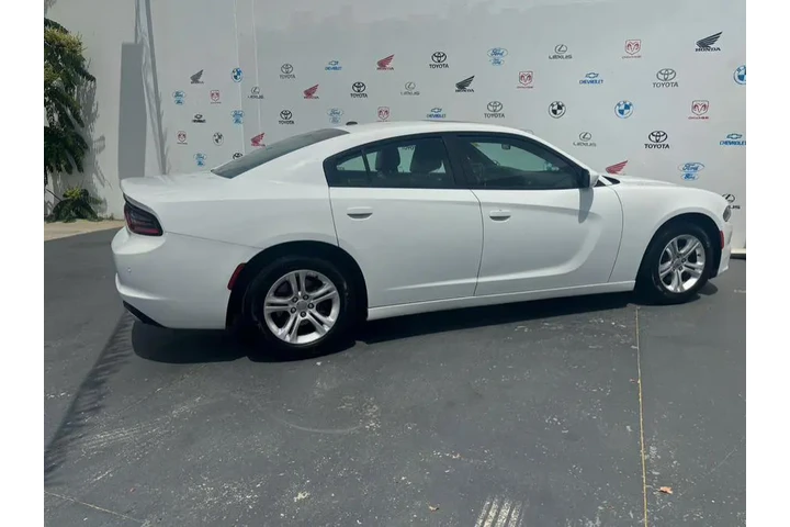 $22995 : 2020 Charger SXT RWD image 2