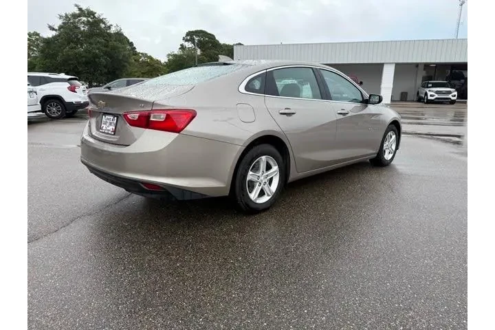 $17997 : Chevrolet Malibu 2023 LT 4dr image 2