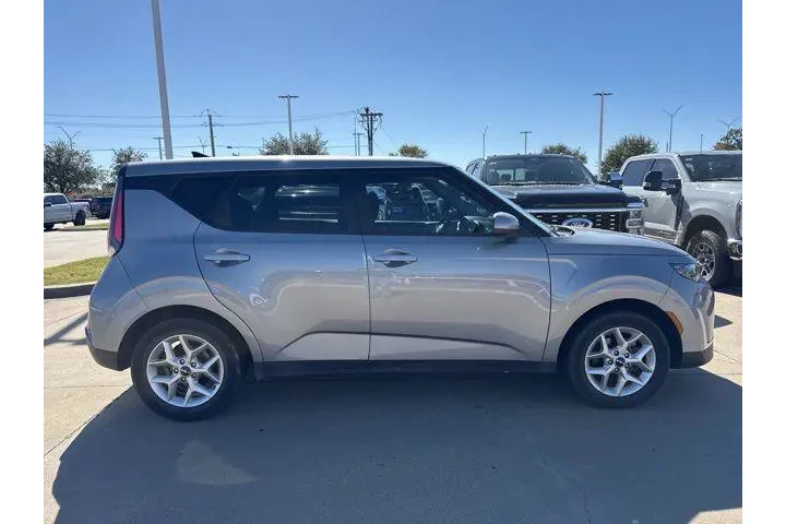 $14987 : Kia Soul 2024 S 4dr Crossove image 2