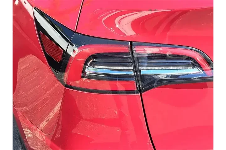 $23490 : Tesla Model Y 2022 AWD Long image 5