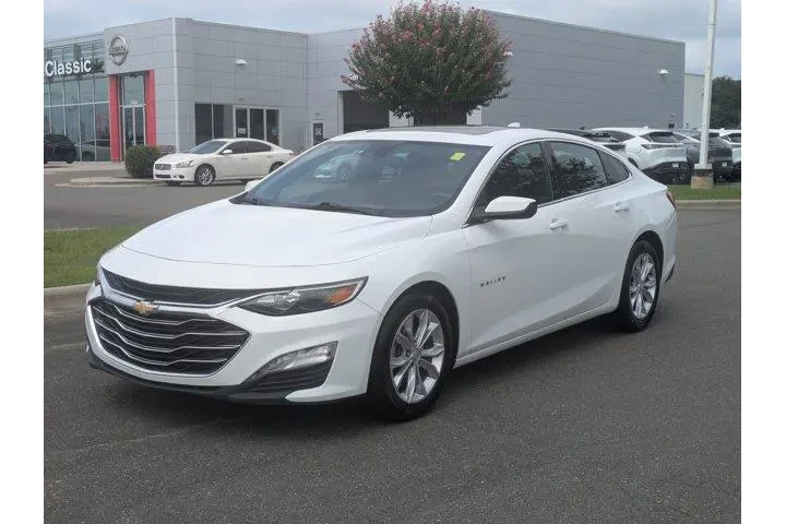 $20490 : Chevrolet Malibu 2024 LT 4dr image 2