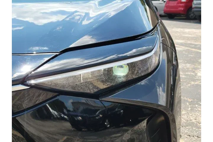 $31111 : Toyota bZ4X 2025 XLE 4dr Cro image 9