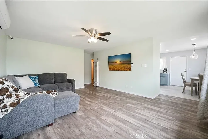 $1175 : Long Beach 🏠 Pet Friendly 2/1 image 4