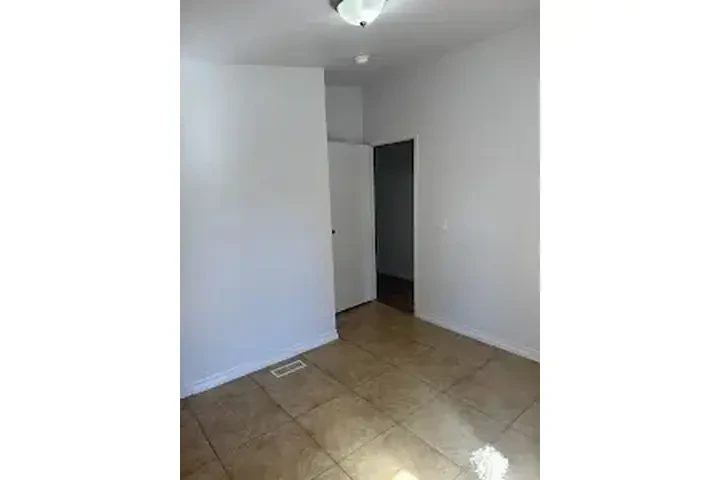 SE RENTA CUARTO 📍 image 4