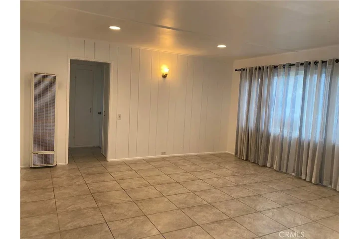 $750 : Beautiful ..Fontana, CA image 2