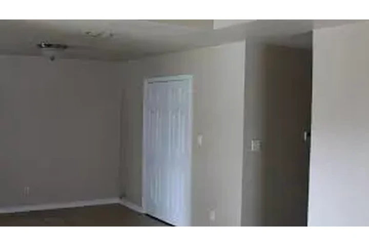 $1250 : Rental property with 3 bedro image 2