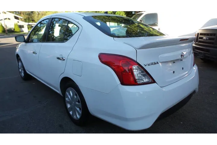 $8500 : 2018 Versa S Plus image 7