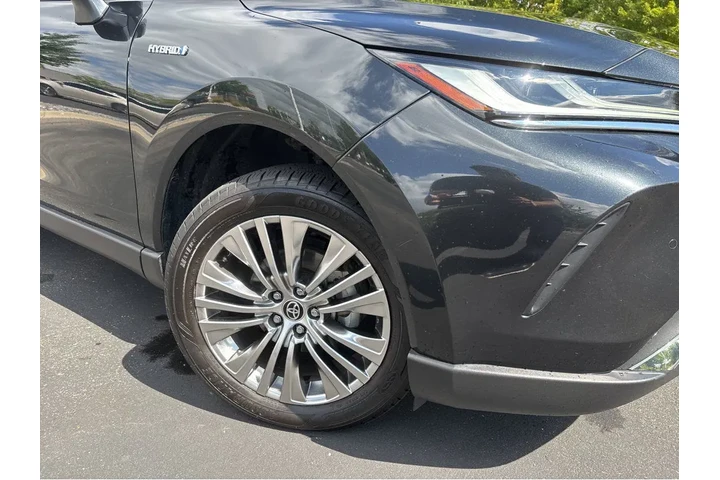 $30000 : Gold Certified2021 Venza Limi image 7