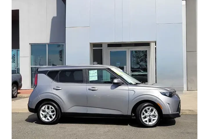$17300 : Kia Soul 2023 S 4dr Crossove image 3