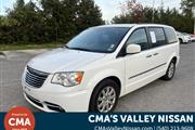 PRE-OWNED 2015 CHRYSLER TOWN en Madison WV