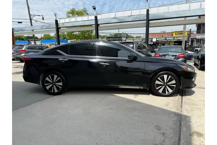 $11995 : 2019 Altima 2.5 SL AWD image 7