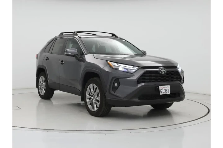 $35998 : Toyota RAV4 2023 AWD XLE Pre image 1