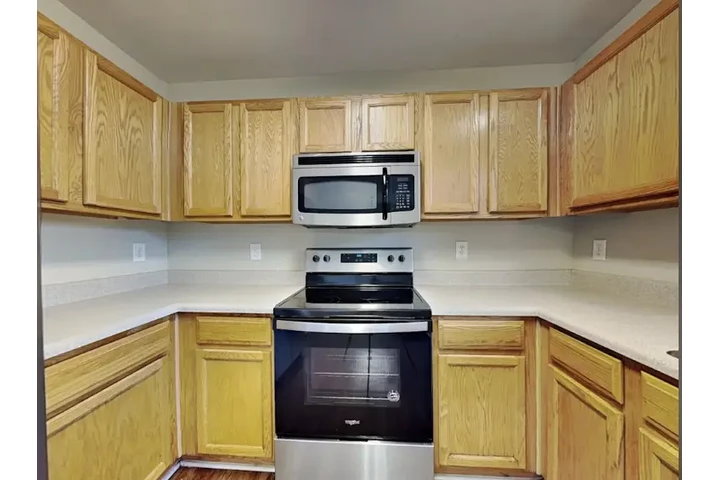 $1200 : Low income single family house image 4