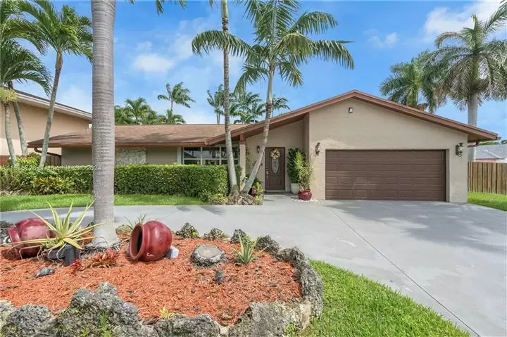 $819000 : House for Sale image 1