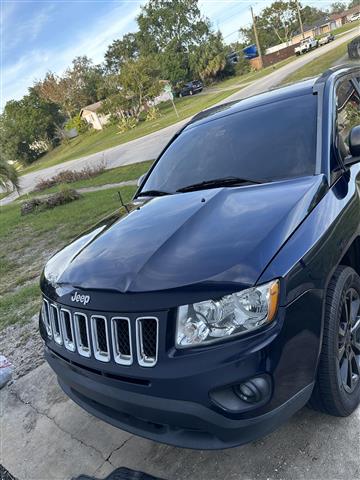 $5000 : Jeep compass latitudes 2.4 L image 1