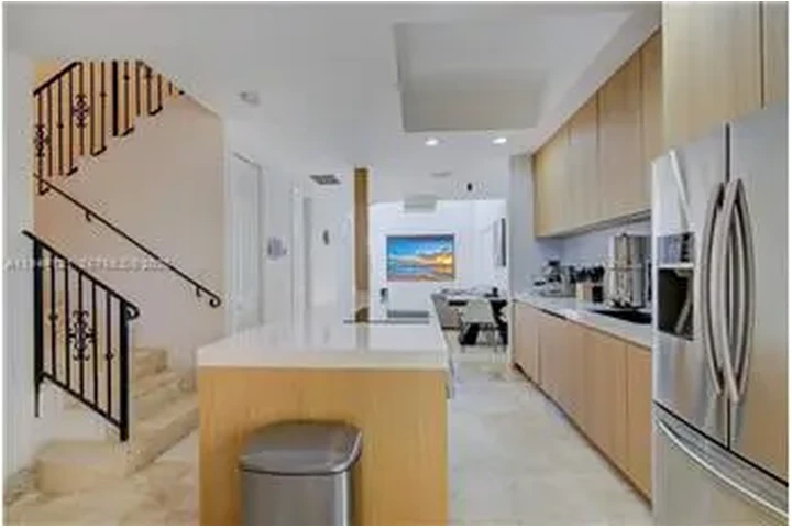 $7950 : Rental property with 3 bedro image 4