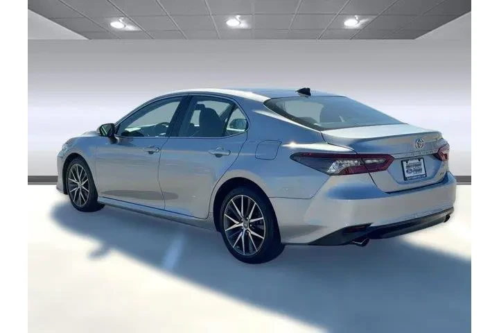 $29898 : Toyota Camry 2023 XLE V6 4dr image 3