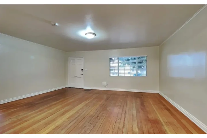 $3343 : Available 3Bed 2Bat in LA image 2