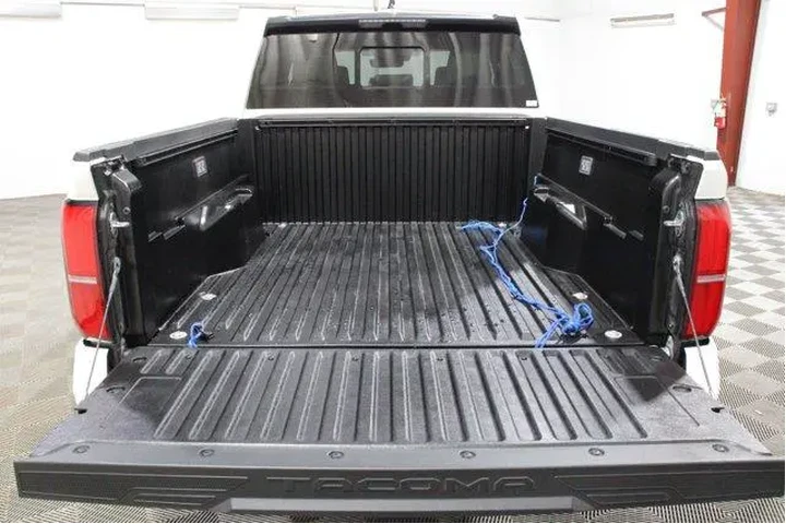 $38966 : Toyota Tacoma 2025 4x4 SR5 4 image 10