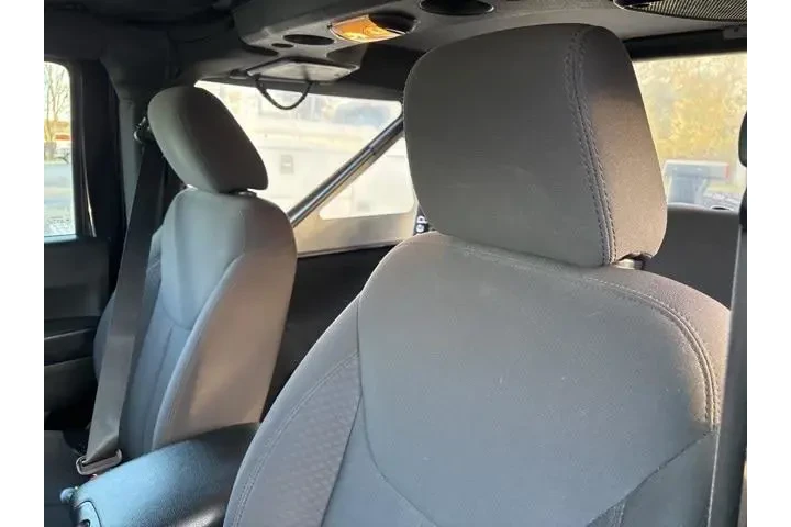 $14240 : Jeep Wrangler 2015 4x4 Sport image 9