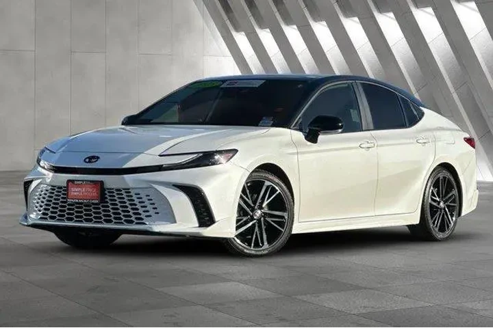 $30500 : Toyota Camry 2025 XSE 4dr Se image 2