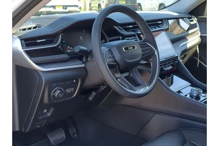 $28675 : Jeep Grand Cherokee 2022 4x4 image 2