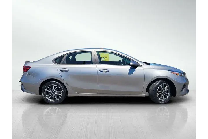 $19335 : Kia Forte 2023 LXS 4dr Sedan image 3