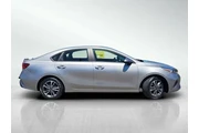 $19335 : Kia Forte 2023 LXS 4dr Sedan thumbnail