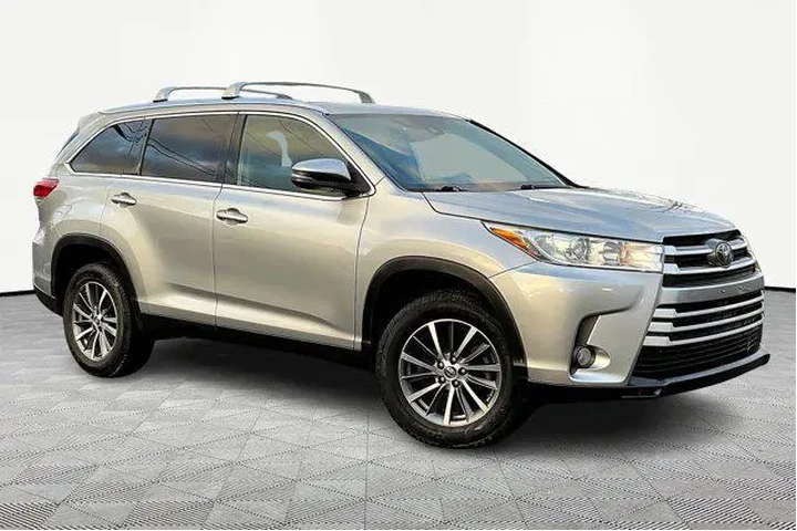 $24328 : Toyota Highlander 2019 XLE 4 image 3