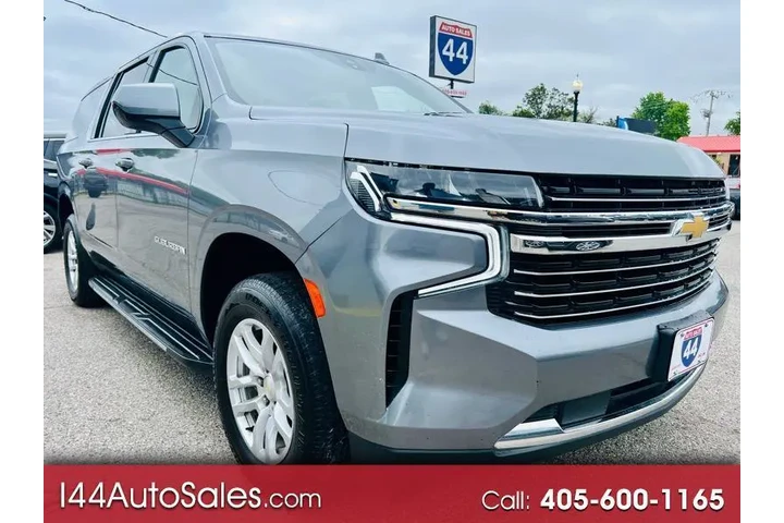 $28995 : 2021 Suburban LT 2WD image 1