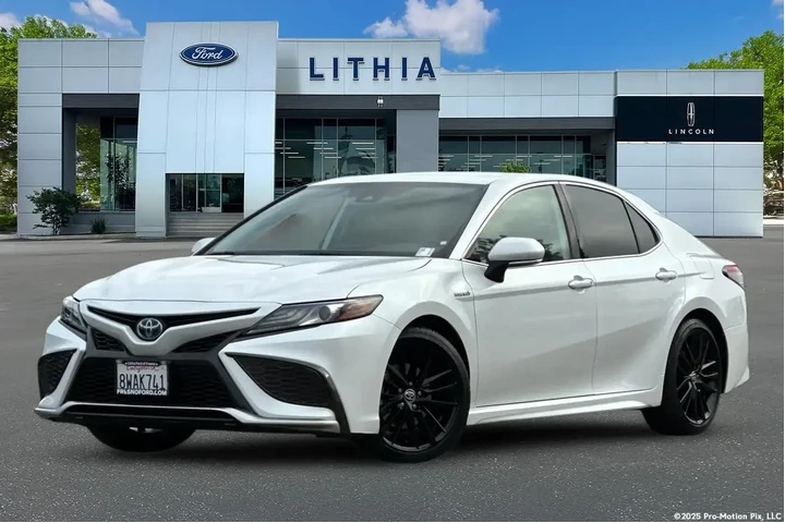 $25497 : Toyota Camry Hybrid 2021 XSE image 1
