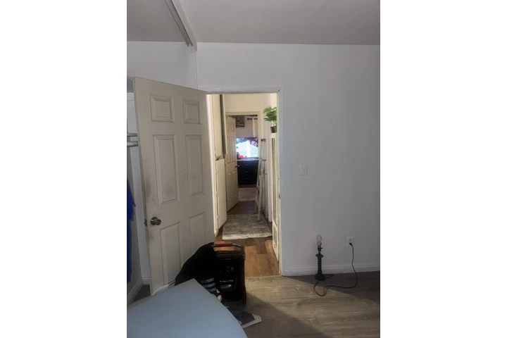 $800 : Se renta recamara image 4