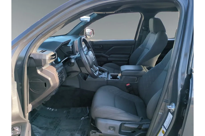 $39702 : Toyota Tacoma 2025 4x2 SR5 4 image 9